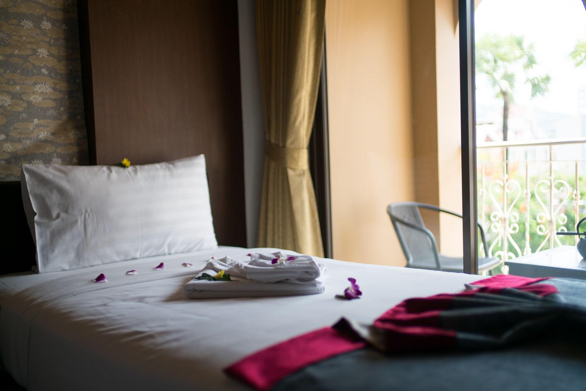 Minatale Phuket Hotel Patong Kültér fotó